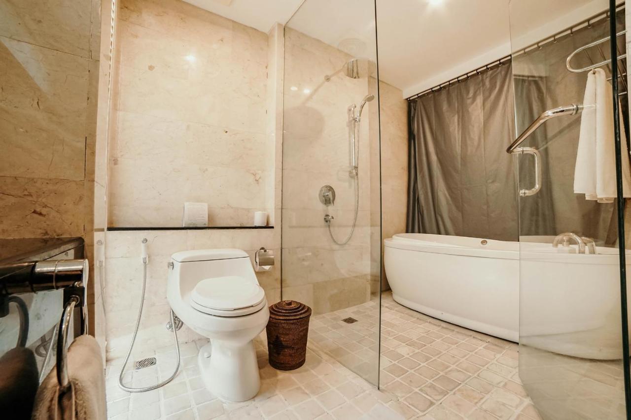 Two-Bedroom Villa Private Pool Bathtub