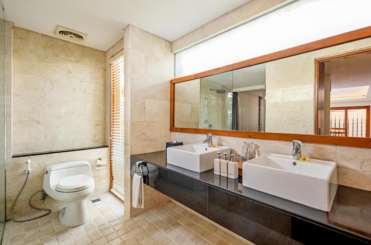 Two-Bedroom Villa Private Pool Bathtub