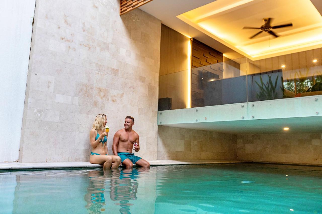 Two-Bedroom Villa Private Pool Bathtub