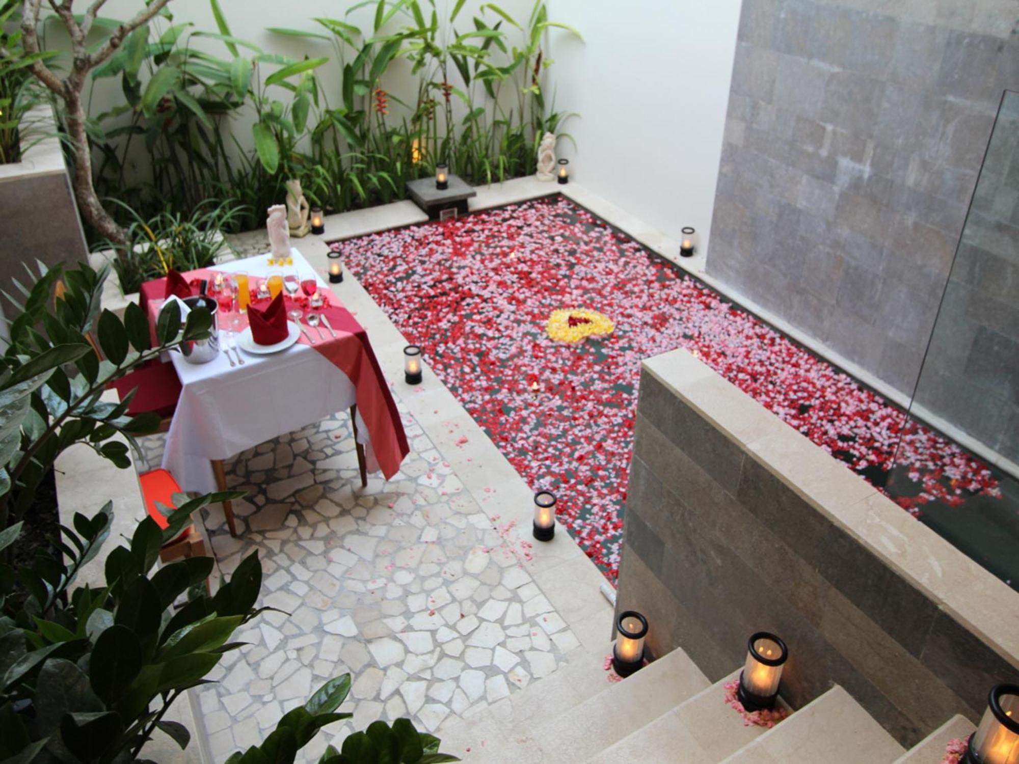 Honeymoon at One-Bedroom Villa Private Pool Bathtub